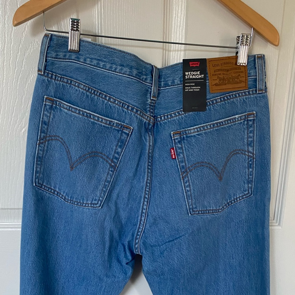NWT Levi’s Women's Premium Wedgie Straight Jeans. Size 30